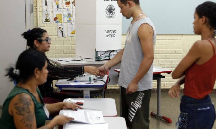 Brasileiros voltam às urnas no domingo para escolher presidente da República e seis governadores
