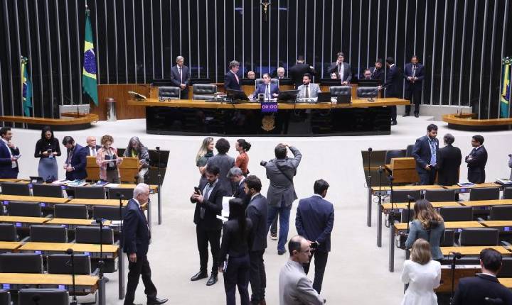 Câmara aprova MP que amplia programa para diminuir fila do INSS