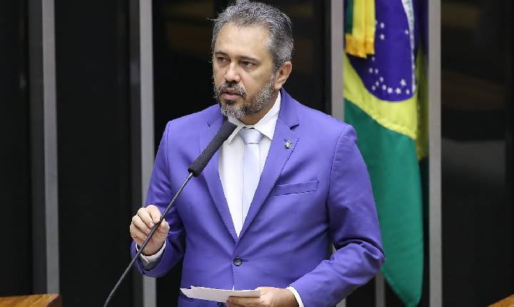 Ceará reelege Elmano governador no primeiro turno