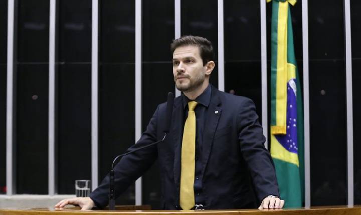 Comissão aprova comparecimento obrigatório de agressor a programa de reeducação