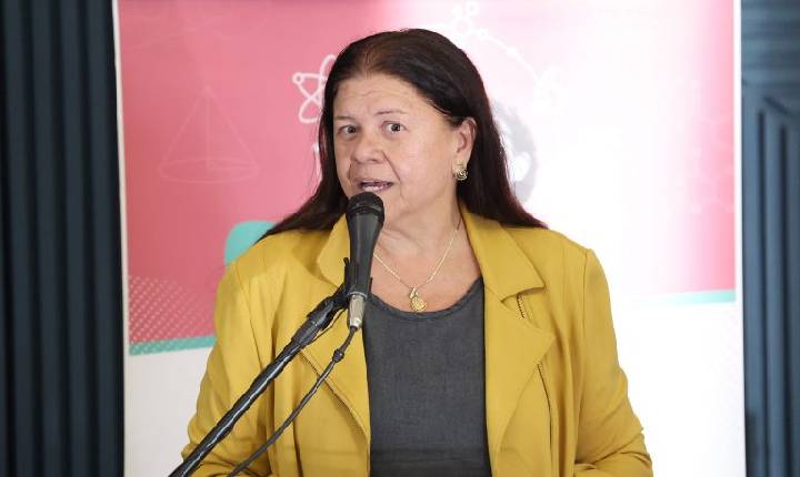 Comissão aprova projeto que obriga plano a pagar despesa de acompanhante no parto