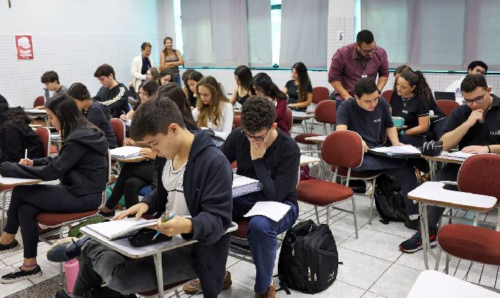 Educação financeira pode ser incluída no currículo escolar