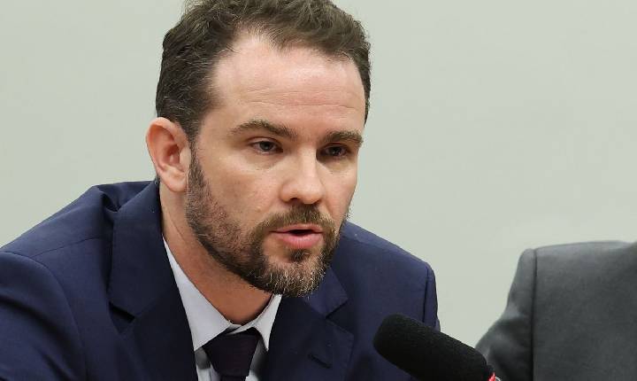 Governo buscará cumprir meta fiscal com diálogo, diz Durigan