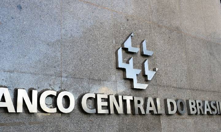 Mercado financeiro eleva previsão da Selic para 13,75% ao ano
