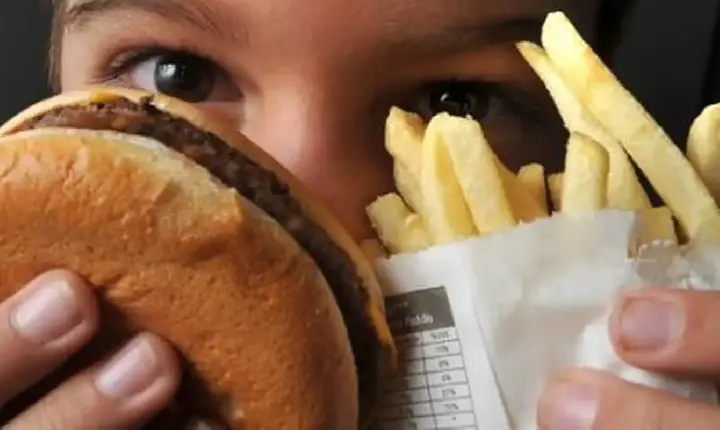 OMS lança guia para enfrentar obesidade em crianças e adolescentes
