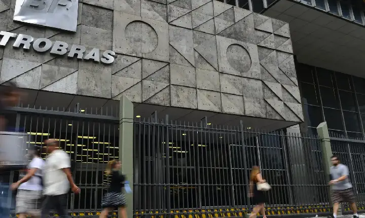 Petrobras anuncia alta de R$ 0,04 na gasolina vendida a distribuidoras