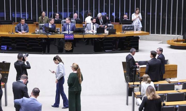 Plenário inicia sessão com votação de requerimentos de urgência; acompanhe