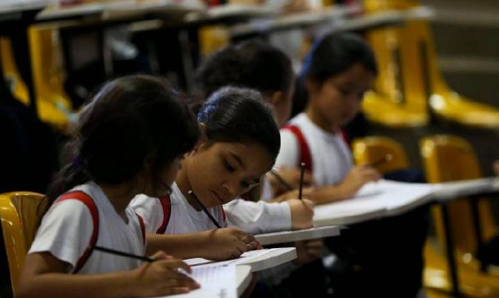 Projeto abona faltas escolares de estudantes com deficiência durante período menstrual