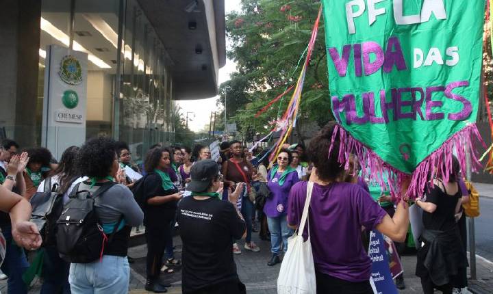 Projeto torna crime incentivar o suicídio em casos de violência doméstica