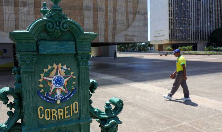 TCU cita risco fiscal dos Correios e defende compensação de custos 