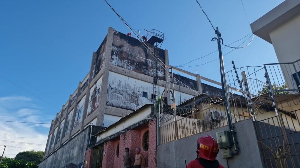 Bombeiros resgatam mulher que desmaiou durante manutenção em caixa d’água em Santarém
