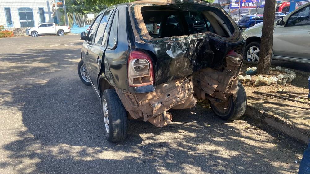Carro suspeito de envolvimento em acidente que matou jovem é apreendido e levado à delegacia em Santarém