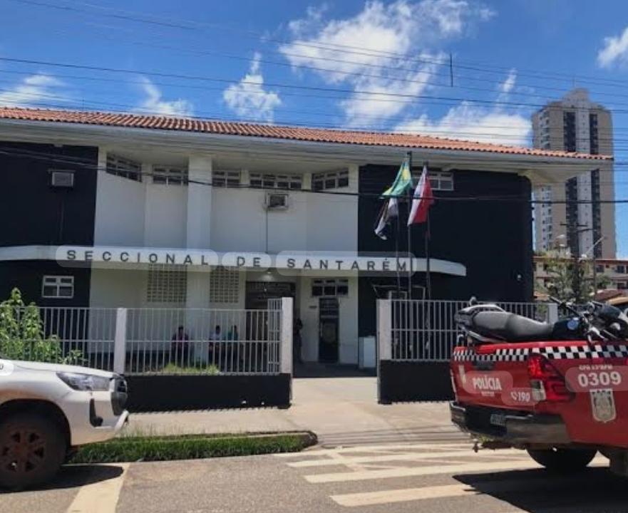 Homem é conduzido à delegacia após agredir familiares durante festa no Santíssimo, em Santarém