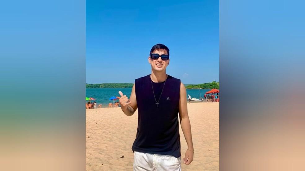 Jovem morre em grave acidente na Everaldo Martins após carro realizar retorno irregular