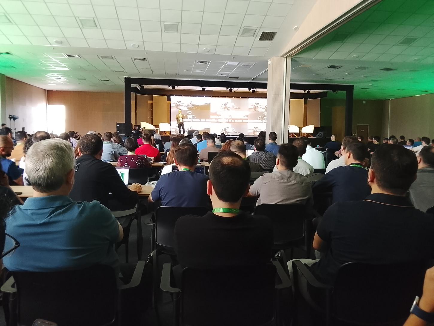 Centro de Convenções de Santarém vira palco do WTICIFES 2025, com debates sobre o futuro da inteligência artificial nas universidades