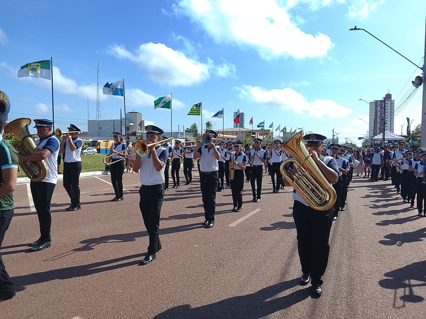 Desfile em frente a prefeitura abre Semana da Pátria em Santarém