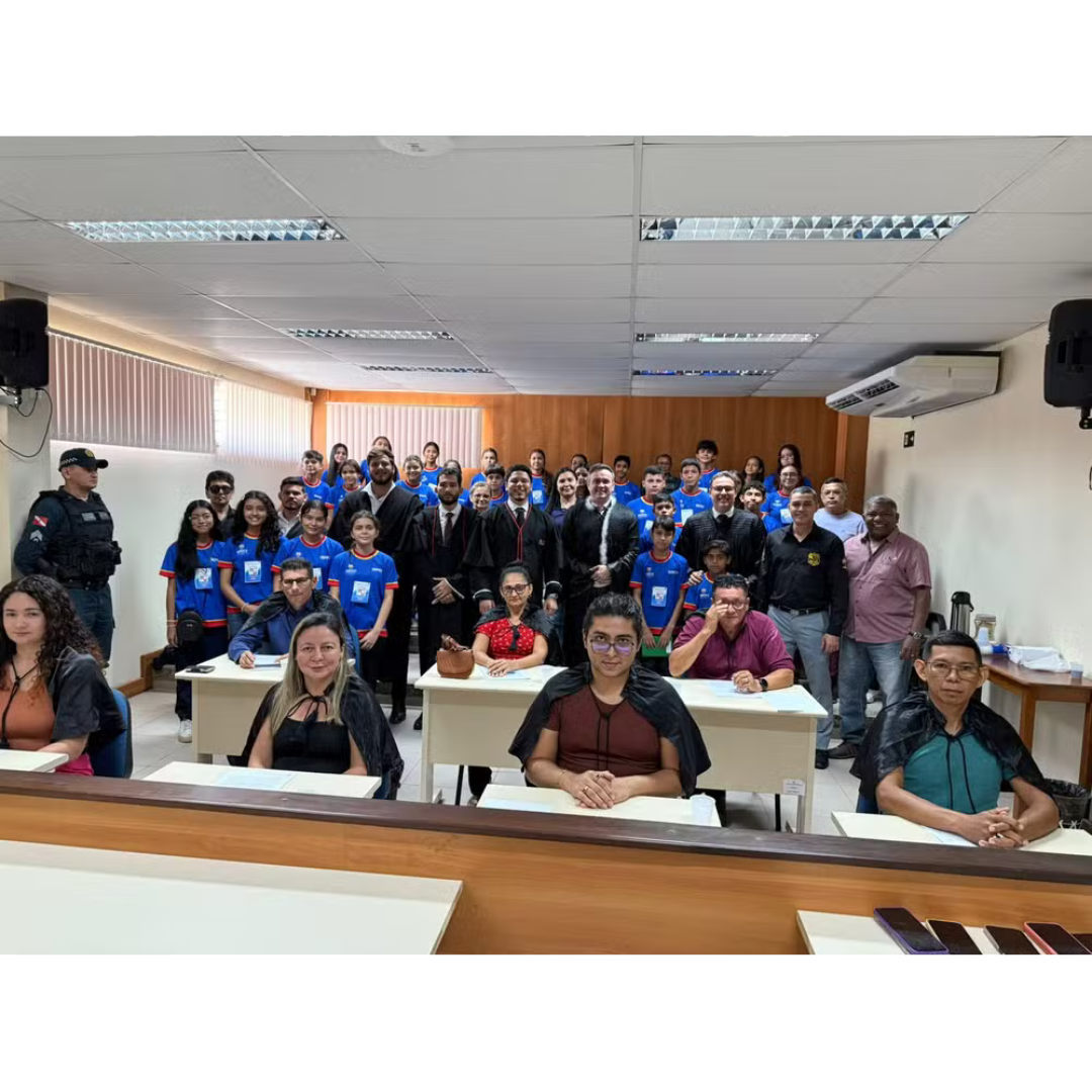 Estudantes de Óbidos acompanham júri e vivenciam condenação por tentativa de homicídio