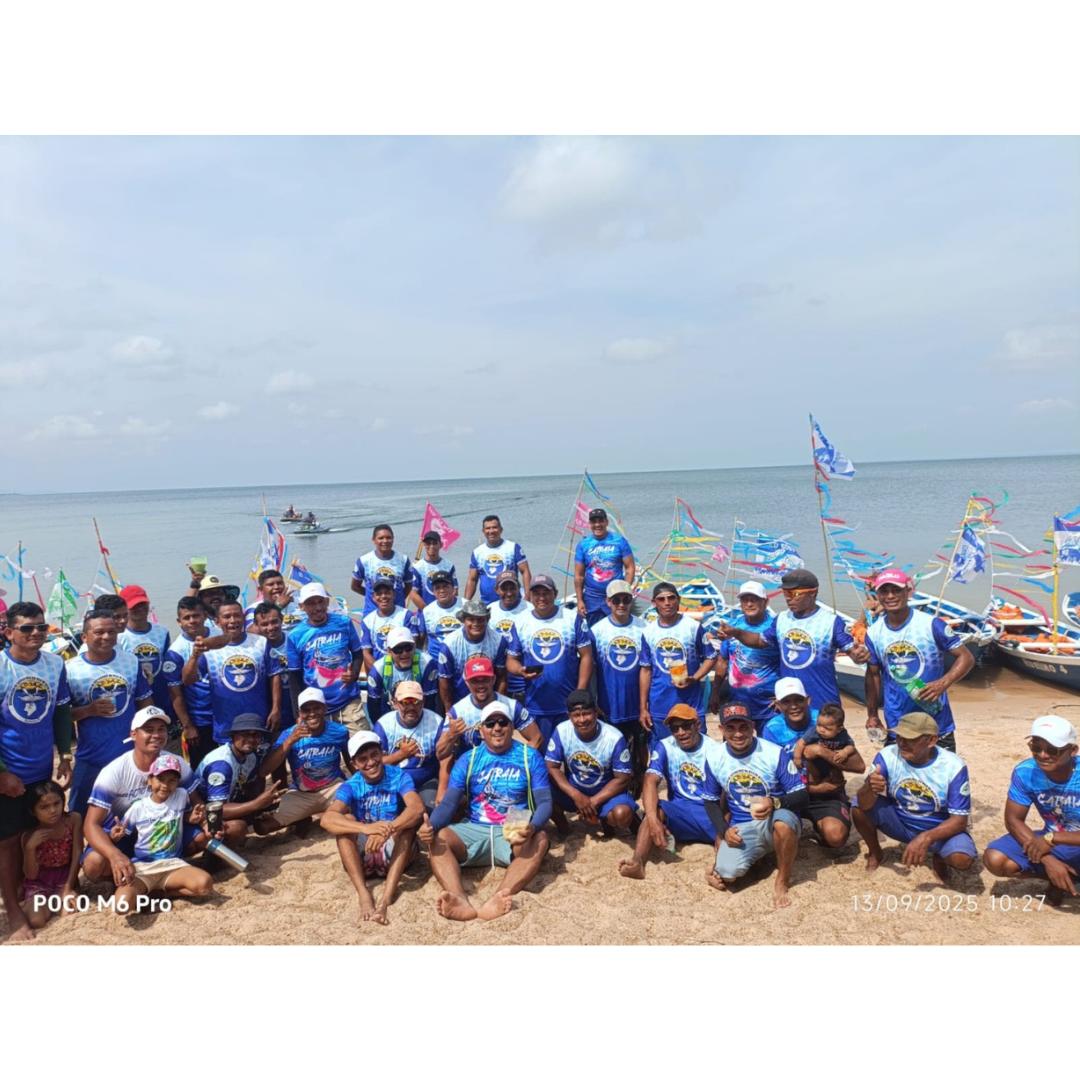 Catraieiros de Alter do Chão retomam travessias e faturam R$ 210 mil no Sairé 2025