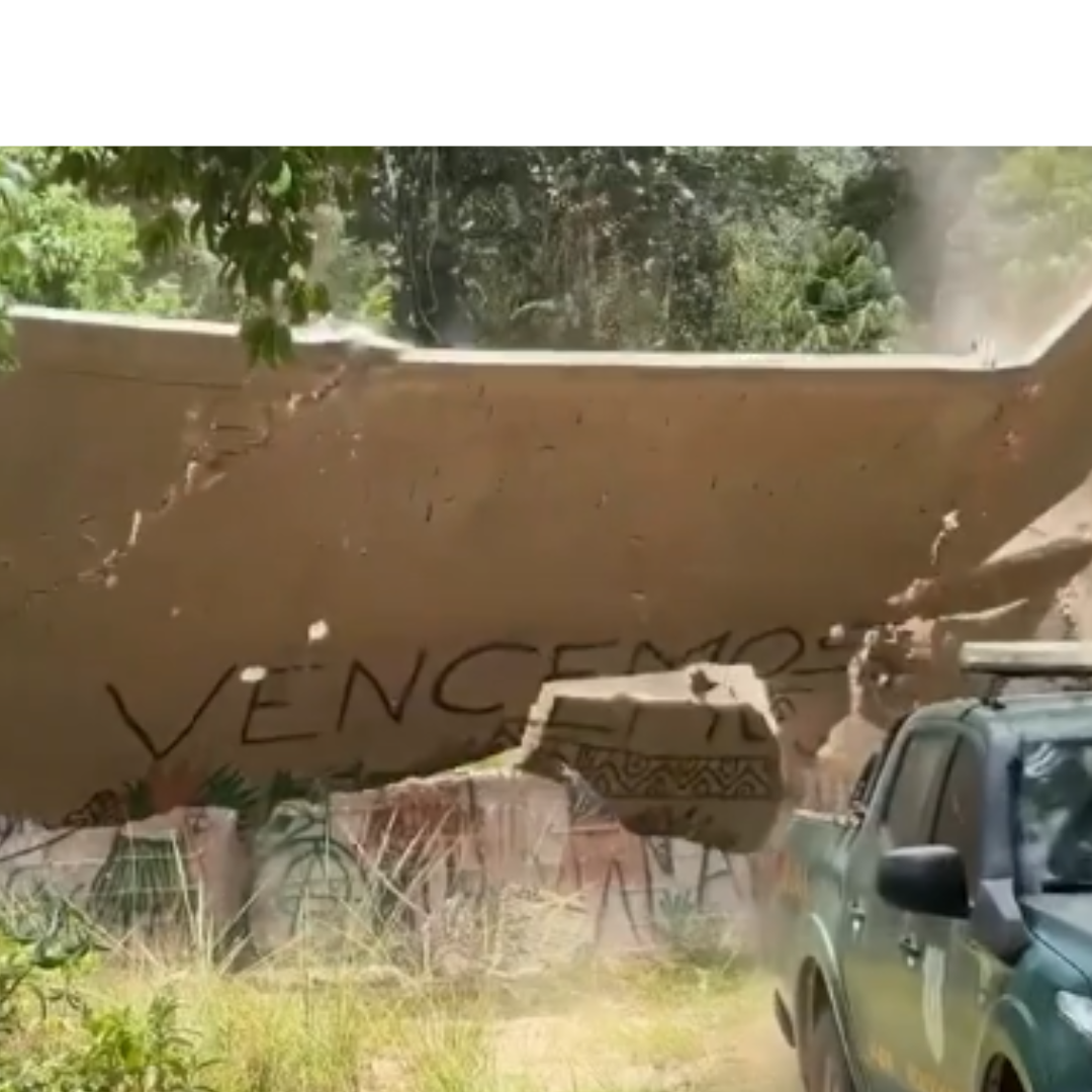 Muro de condomínio de luxo é demolido em Alter do Chão após decisão judicial