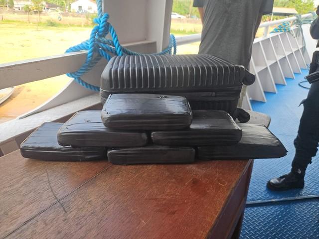 Polícia Militar apreende 6,5 kg de skunk em embarcação no porto de Oriximiná