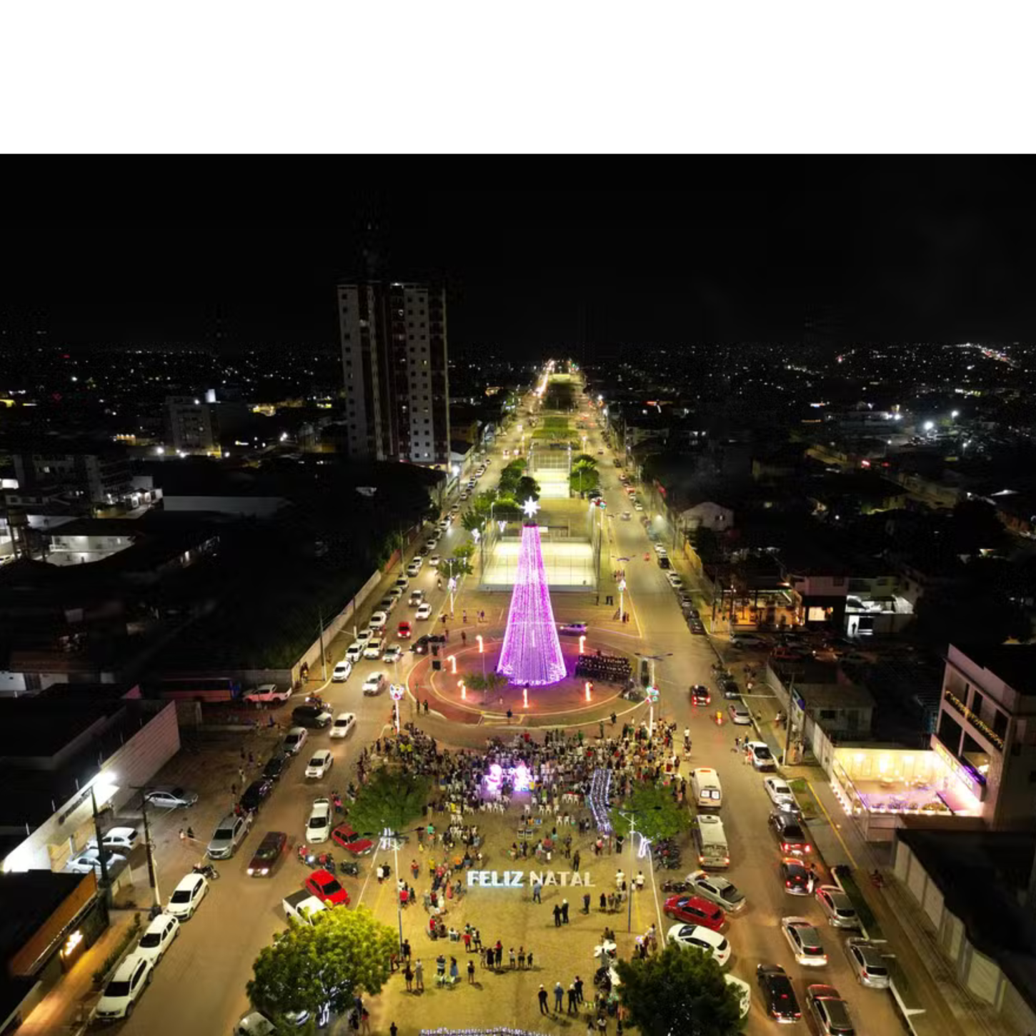 Santarém acende a maior árvore de Natal da cidade e celebra início do Natal Iluminado