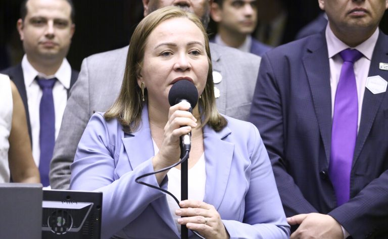 Comissão aprova projeto que obriga enfermeiros autônomos a emitir nota fiscal eletrônica