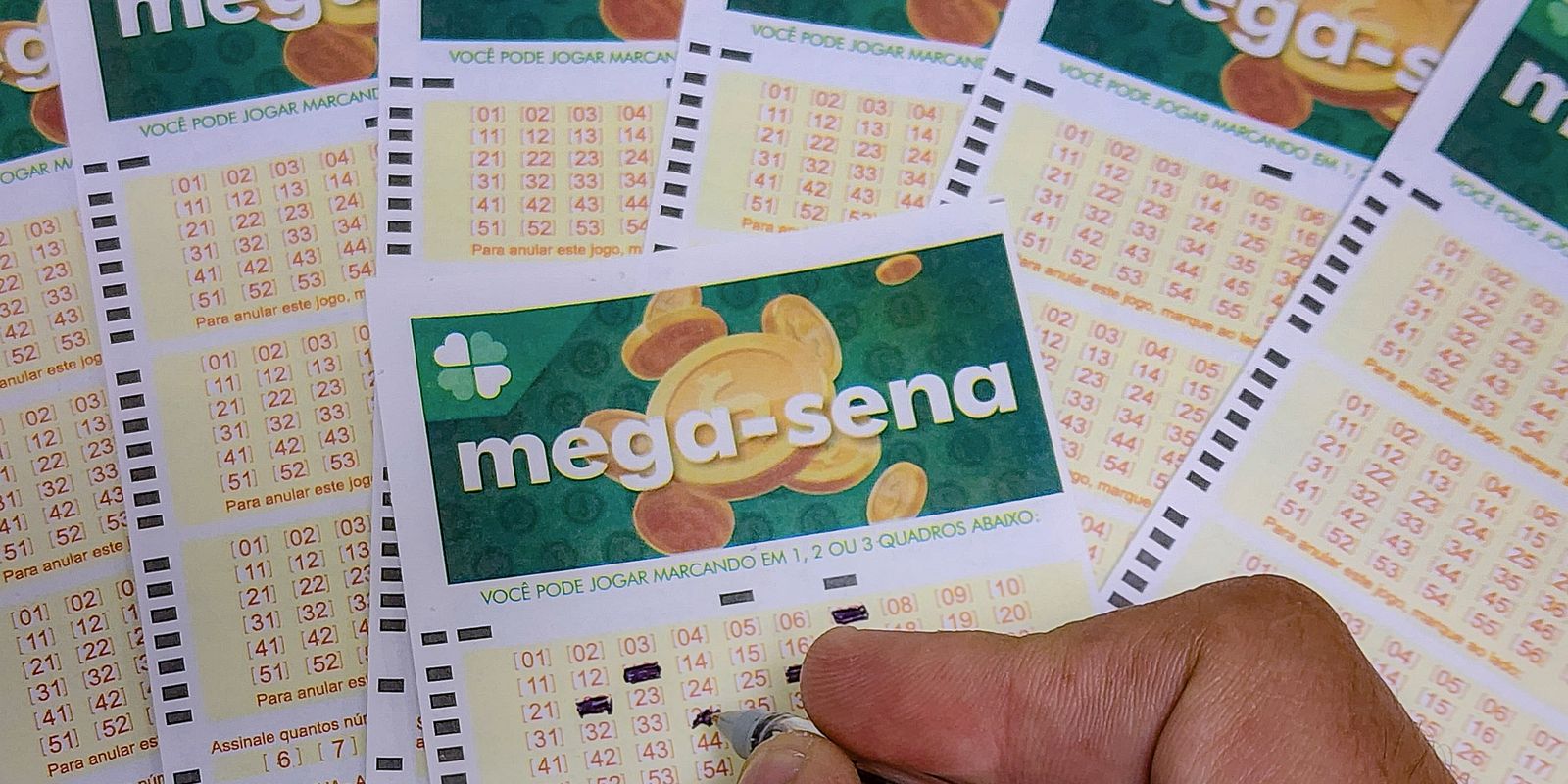 Mega-Sena acumula e prêmio principal vai para R$ 65 milhões