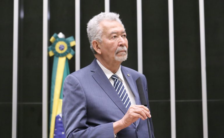 Comissão aprova projeto que obriga bancos a oferecer meio de pagamento em conta-salário