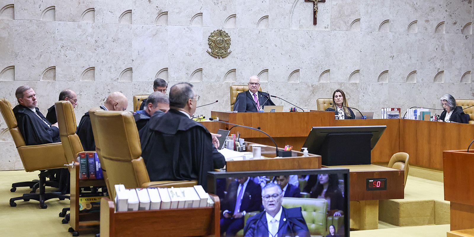 STF suspende julgamento sobre mandato-tampão para governo do Rio