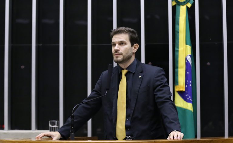 Comissão aprova comparecimento obrigatório de agressor a programa de reeducação